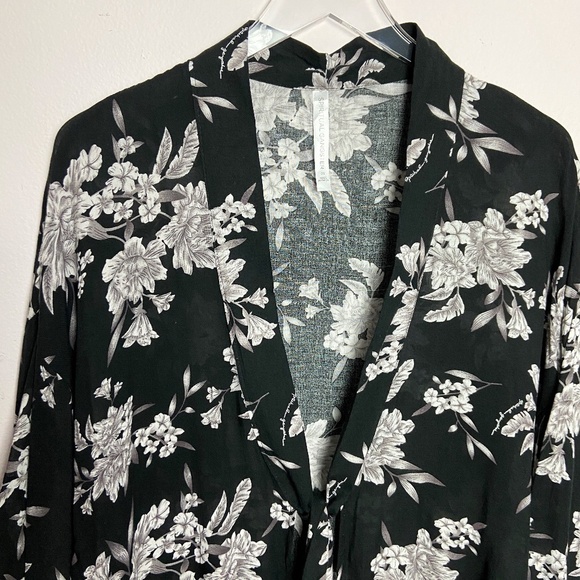 SPIRITUAL GANGSTER | Black Floral Kimono Maya Robe - Picture 6 of 10